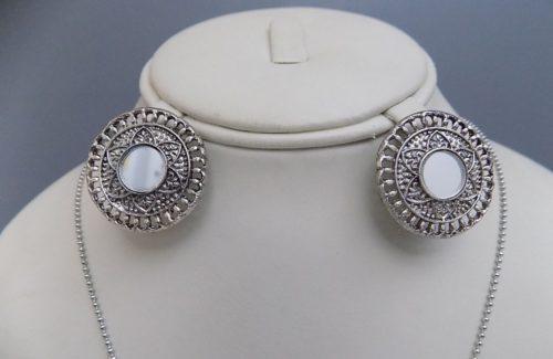 Lightweight Silver With Mirror Jewelry Set For Girls 2 <h4>Lightweight Silver With Mirror Jewelry Set For Girls</h4> Lightweight silver with mirror Jewelry set for Girls <a href="https://subrung.online/product-category/fashion/jewelry/for-girls/" target="_blank" rel="noopener noreferrer">(More Girls Jewelry)</a>