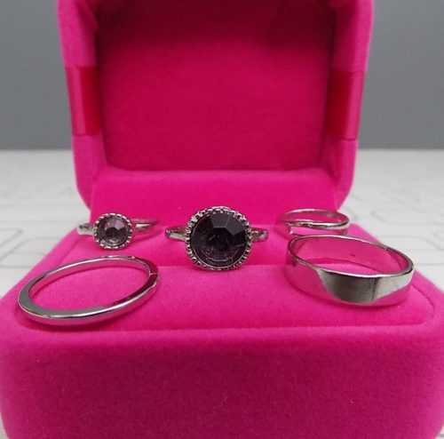 Excellent Quality Rings With Smoke Black Bead For 5 Fingers