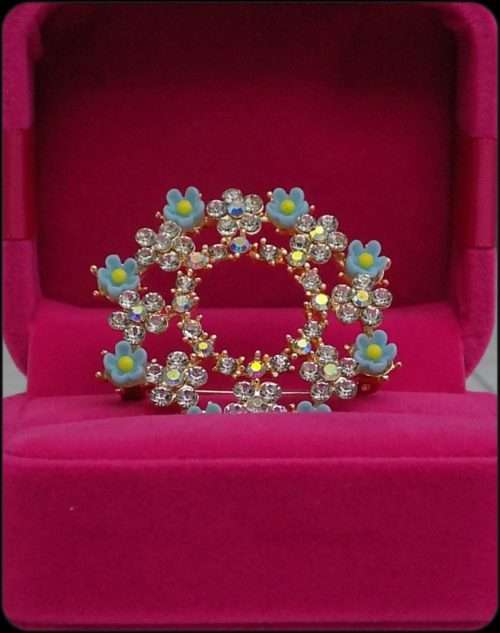 Eye-Catching Garland Designed Brooch In 3 Attractive Colours 2 Eye-Catching Garland Designed Brooch In 3 Attractive Colours. <a href="https://subrung.online/product-category/fashion/jewelry/for-ladies/" target="_blank" rel="noopener noreferrer">(More Ladies Jewelry)</a>