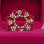 Eye-Catching Garland Designed Brooch In 3 Attractive Colours