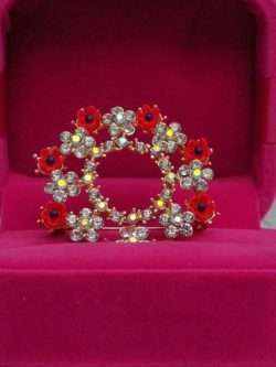 Eye-Catching Garland Designed Brooch In 3 Attractive Colours