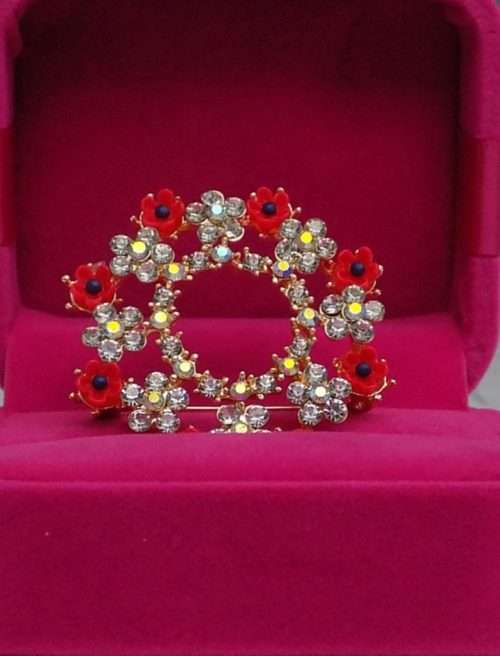 Eye-Catching Garland Designed Brooch In 3 Attractive Colours