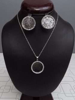 Elegant Round Shape Metallic Jewelry Set For Ladies In Silver