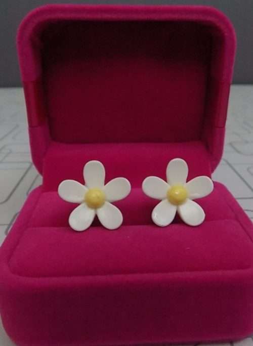 Cute In High Quality Plastic Flower Shape Earrings 3- Colours 1 Cute In High Quality Plastic Flower Shape Earrings 3- Colours of White, Grey & Pink. <a href="https://subrung.online/product-category/fashion/jewelry/for-girls/" target="_blank" rel="noopener noreferrer">(More Girls Jewelry)</a>