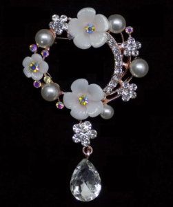 Want 2 Feel Something Special? If Yes Then Wear This Garland