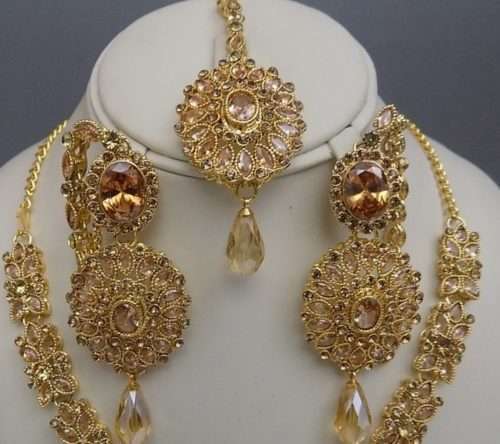 Remarkably Attractive Golden Jewellery Set With Bindiya 4 Ladies 1 Remarkably Attractive Golden Jewellery Set With Bindiya 4 Ladies. <a href="https://subrung.online/product-category/fashion/jewelry/for-ladies/" target="_blank" rel="noopener noreferrer">(More Ladies Jewelry)</a>