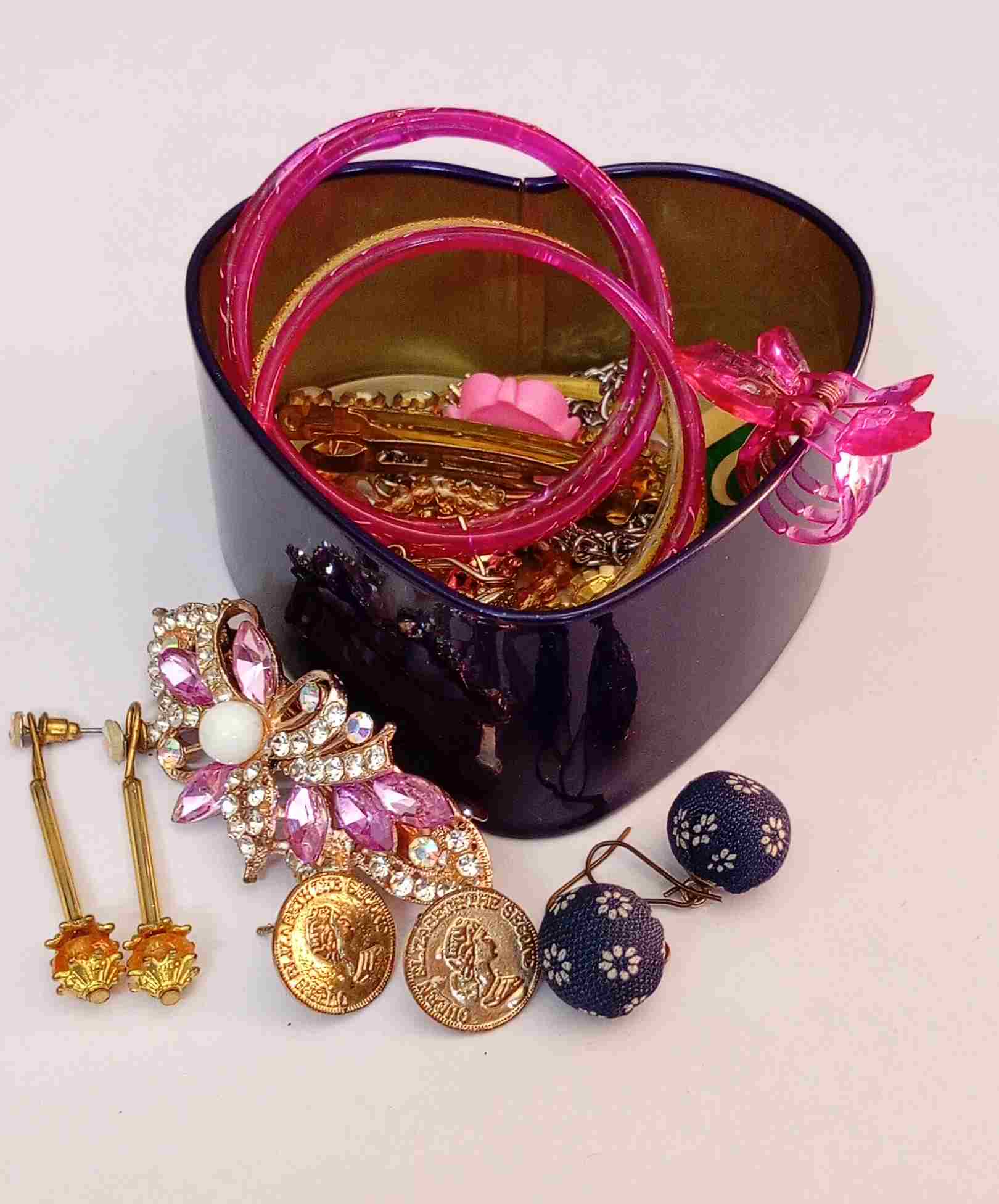 Metallic Jewellery Or Gift Box In Heart Shape 3.5x3.5 Inches 5 Metallic Jewellery Or Gift Box In Heart Shape In 3 Cute Colours Pink - Purple - Red - Size 3.5x3.5 Inches- Perfect For Keeping Your Valuable Jewellery - For Girls - SubRung Since 2019 (<a title="More Jewellery Accessories" href="https://subrung.online/shop/jewellery/accessories" target="_blank" rel="noopener">Click For More Jewellery Accessories</a>) Metallic Jewellery Or Gift Box In Heart Shape 3.5x3.5 Inches - Image 4