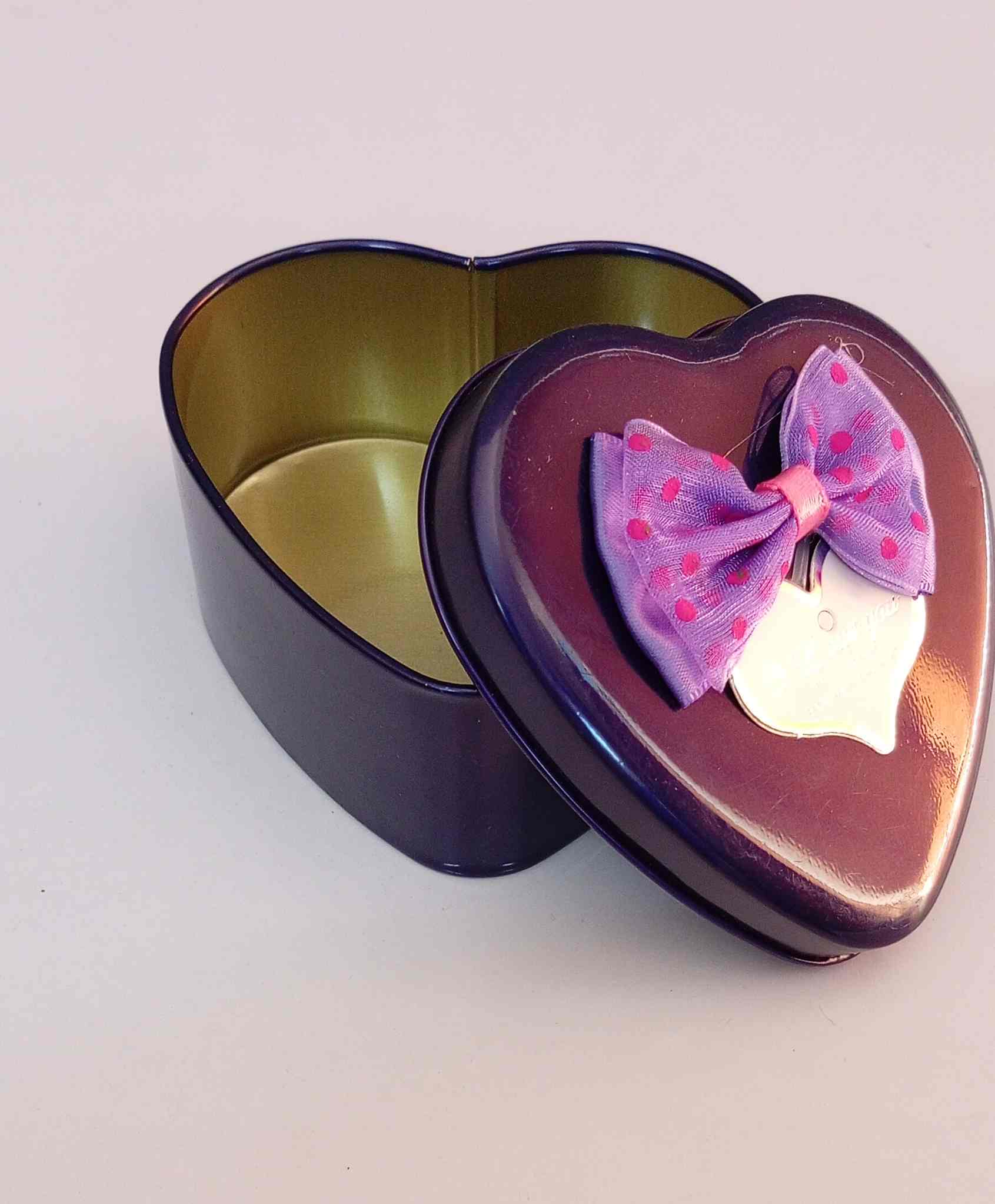 Metallic Jewellery Or Gift Box In Heart Shape 3.5x3.5 Inches 6 Metallic Jewellery Or Gift Box In Heart Shape In 3 Cute Colours Pink - Purple - Red - Size 3.5x3.5 Inches- Perfect For Keeping Your Valuable Jewellery - For Girls - SubRung Since 2019 (<a title="More Jewellery Accessories" href="https://subrung.online/shop/jewellery/accessories" target="_blank" rel="noopener">Click For More Jewellery Accessories</a>) Metallic Jewellery Or Gift Box In Heart Shape 3.5x3.5 Inches - Image 5