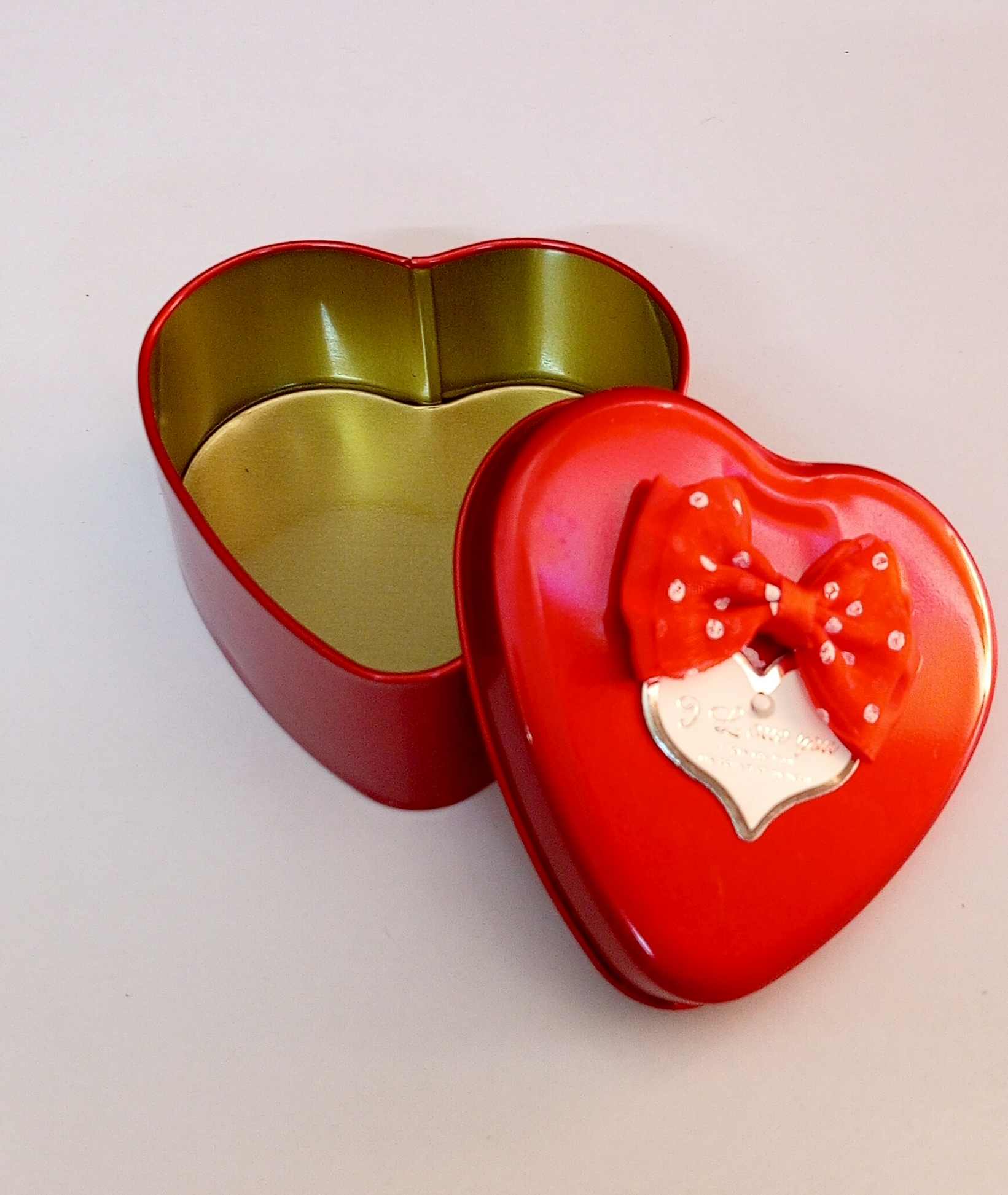 Metallic Jewellery Or Gift Box In Heart Shape 3.5x3.5 Inches 4 Metallic Jewellery Or Gift Box In Heart Shape In 3 Cute Colours Pink - Purple - Red - Size 3.5x3.5 Inches- Perfect For Keeping Your Valuable Jewellery - For Girls - SubRung Since 2019 (<a title="More Jewellery Accessories" href="https://subrung.online/shop/jewellery/accessories" target="_blank" rel="noopener">Click For More Jewellery Accessories</a>) Metallic Jewellery Or Gift Box In Heart Shape 3.5x3.5 Inches - Image 3