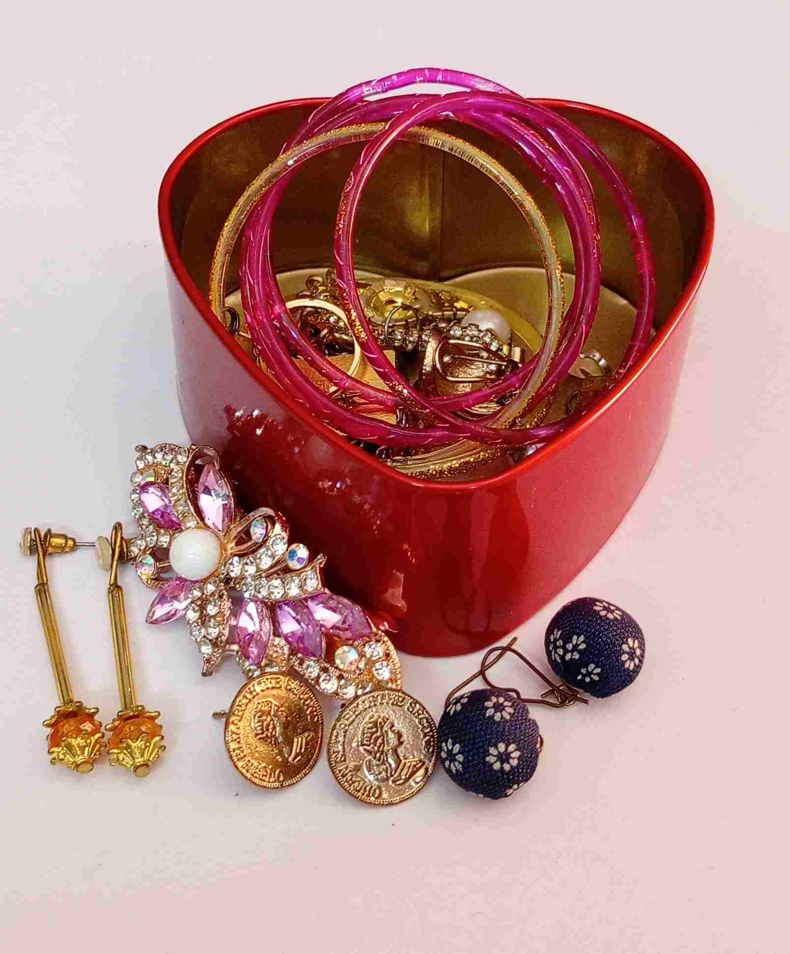 Metallic Jewellery Or Gift Box In Heart Shape 3.5x3.5 Inches 3 Metallic Jewellery Or Gift Box In Heart Shape In 3 Cute Colours Pink - Purple - Red - Size 3.5x3.5 Inches- Perfect For Keeping Your Valuable Jewellery - For Girls - SubRung Since 2019 (<a title="More Jewellery Accessories" href="https://subrung.online/shop/jewellery/accessories" target="_blank" rel="noopener">Click For More Jewellery Accessories</a>) Metallic Jewellery Or Gift Box In Heart Shape 3.5x3.5 Inches - Image 2