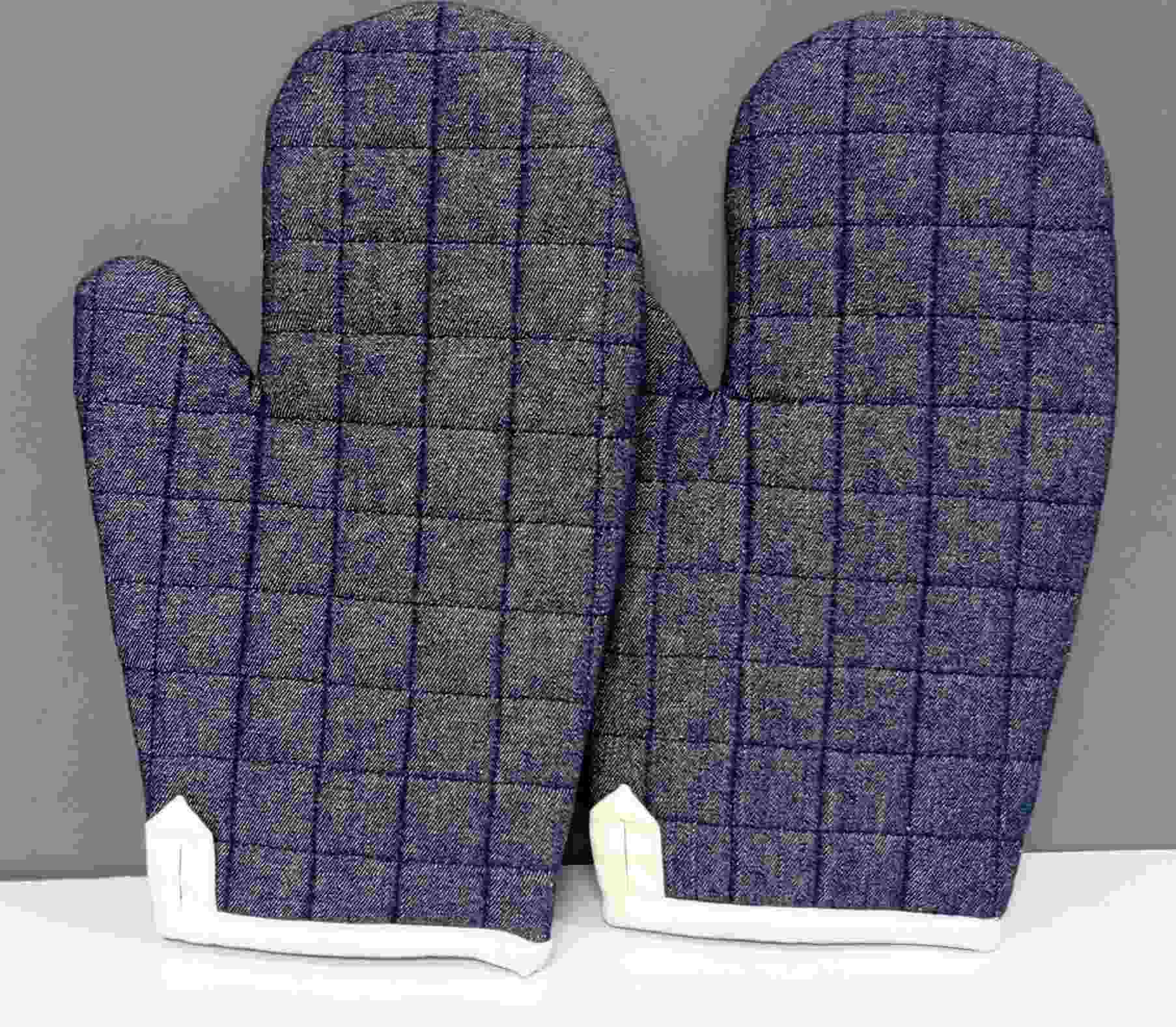 Pair of Baking Gloves- Mitts- Gloves Which Can Bear Heat- Mittens